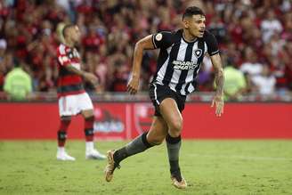 Tiquinho Soares comemorando gol contra o Flamengo no duelo do primeiro turno –