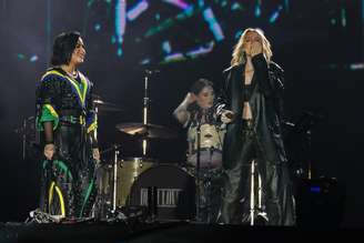 Demi Lovato e Luisa Sonza cantam juntas no palco do The Town