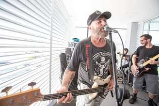 Mingau, baixista do Ultraje a Rigor, levou um tiro na cabeça