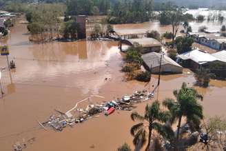 Cidade ficou submersa após fortes chuvas no RS