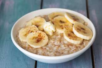 Mingau de aveia com banana e canela