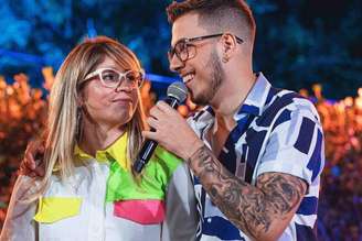 João cantando com Marília Mendonça