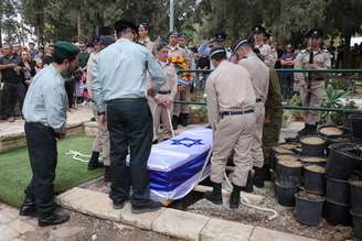 Enterro de soldado israelense morto pelo Hamas