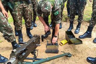 Exército realiza treinamentos contínuos para manuseio do armamento pela tropa