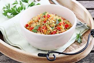 Salada de quinoa com legumes