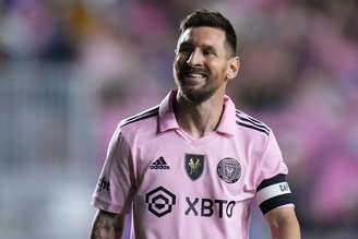 Messi festejou oitava bola de ouro 