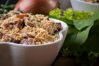 Farofa de bacon ao alho