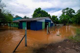 Áreas de alagamento em bairros da cidade de Venâncio Aires, no Rio Grande do Sul, após ser atingida novamente por mais uma enchente de grandes proporções neste sábado, 18 