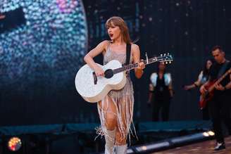 Mesmo com o calor extremo que fazia, não era permitido ao público entrar com água dentro do estádio no show da cantora Taylor Swift, no Rio de Janeiro