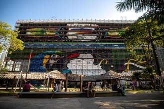 O maior dos painéis do Museu de Arte Urbana de Belém tem 22 por 56 metros e fica em frente à baía do Guajará