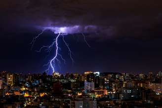 Noite de tempestade em Porto Alegre, Rio Grande do Sul