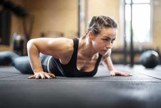 Veja quais e quanto tempo de exercícios fazer para queimar as calorias do Natal