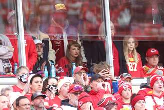 Taylor Swift assiste ao jogo do Kansas City Chiefs contra o Buffalo Bills 