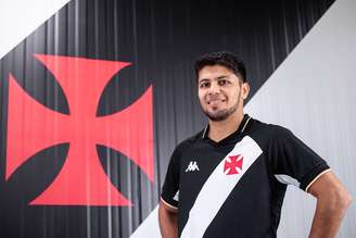 Robert Rojas fecha com o Vasco 