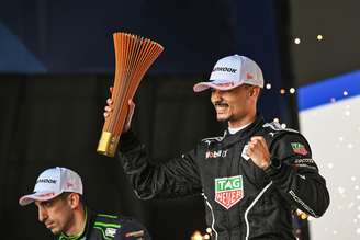 Wehrlein celebra su victoria en el podio del E-Prix de México