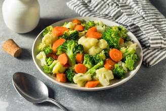 Salada de brócolis e couve-flor 