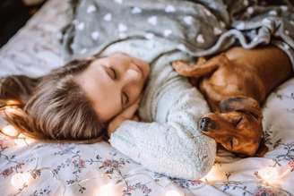 Já imaginou o que o seu cão está sonhando enquanto dorme?