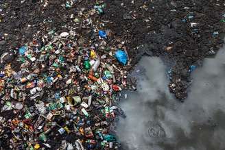 Descarte incorreto do lixo é uma das causas da poluição do solo