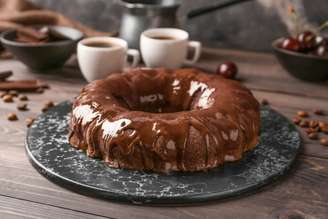 Bolo de chocolate com ora-pro-nóbis