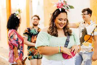 Objetos que compõem a bolsa de Carnaval fazem a diferença na hora de curtir a festa