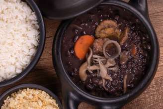 Feijoada com bife de soja