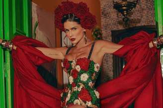 Deborah Secco irá homenagear mulheres livres com fantasias de carnaval