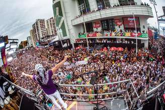 Bell Marques celebra 10 anos de carreira solo.