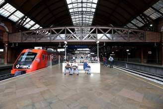 Estação da Luz, no centro de São Paulo, precisou acionar os geradores após queda de energia provocada pela chuvas.