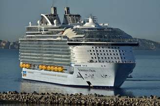 O navio Symphony of the Seas chega em Marselha - 18/04/2023
