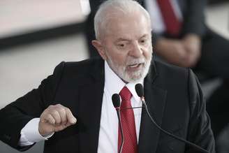 Presidente Lula critica liberdade sob fiança para Daniel Alves, condenado por estupro na Espanha