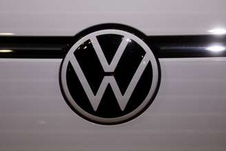Logo da Volkswagen em feira do setor automobilístico em Nova York
13/04/2022 REUTERS/Brendan McDermid