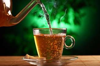 Quando consumido em excesso, o chá verde pode causar irritabilidade, taquicardia, insônia e outros efeitos colaterais |
