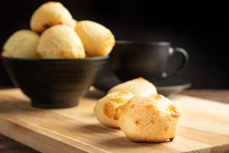 Pão de queijo tem que ser crocante por fora e aerado por dentro