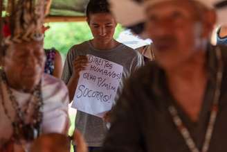 Indígenas guaranis e kaiowás denunciam ataques de fazendeiros, com apoio de policiais, a áreas ocupadas em Mato Grosso do Sul. Foto Cimi/Divulgação.