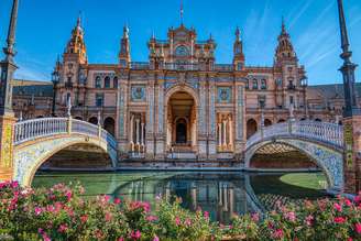 Sevilla tiene muchos atractivos imperdibles que hacen las delicias de los turistas