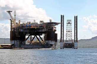 Plataforma de petróleo: Brasil seguirá explorando combustíveis fósseis nos próximos anos