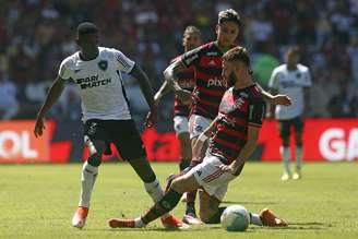 Botafogo vence o Flamengo no Maracanã 