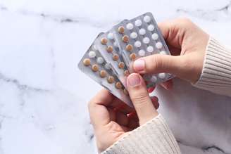 O uso da pílula anticoncepcional é uma forma de tratar os ovários policísticos