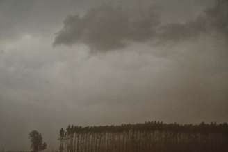 Diferente de setembro, novo mês começa com chuva no Paraná, que deverá permanecer no final de semana.