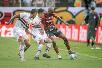 A equipe rubro-negra foi derrotada pelo São Paulo por 3 x 1 no Barradão.