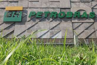Petrobras busca parceria para produzir navios-plataforma no Brasil