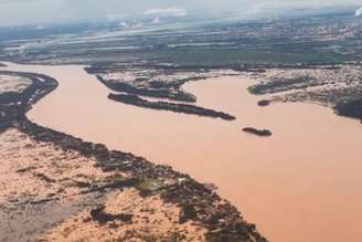 O rio Guaíba continua mais de 2 metros acima da cota de inundação, que é de 3 metros