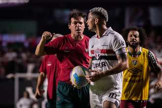 O técnico Fernando Diniz, do Fluminense, discute com Luciano, do São Paulo, em partida válida pela sexta rodada do Campeonato Brasileiro.