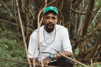 “Esse álbum é pra quem gosta de conhecer outros caminhos e de se conhecer, de buscar novas paisagens”, diz Max B.O.