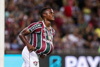 Arias abriu o placar no Maracanã. (FOTO DE LUCAS MERÇON e MARCELO GONÇALVES / FLUMINENSE FC)