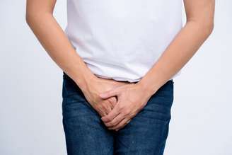 A demora na ejaculação pode causar dor ou desconforto nos testículos?