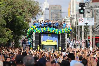 Milhares de fiéis participam da 32ª edição da Marcha para Jesus