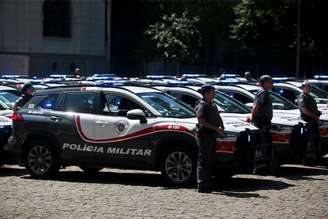 Policiais são vistos em entrega de viatura no centro de São Paulo