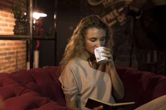 Além de ser uma bebida deliciosa, a combinação ajuda a relaxar e preparar o corpo para uma boa noite de sono