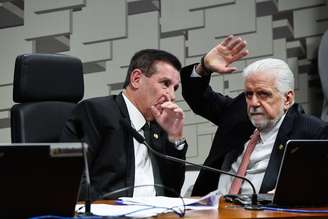 Autor da PEC do Banco Central, senador Vanderlan Cardoso (PSD-GO), e líder do governo no Senado, Jaques Wagner (PT-BA). Planalto age contra proposta de autonomia financeira e orçamentária para a instituição.